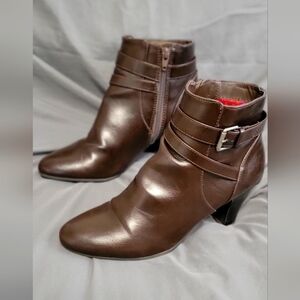 Lifestride Ankle Boots- Yoyo Faux Leather Zip Up Booties- Size 9M